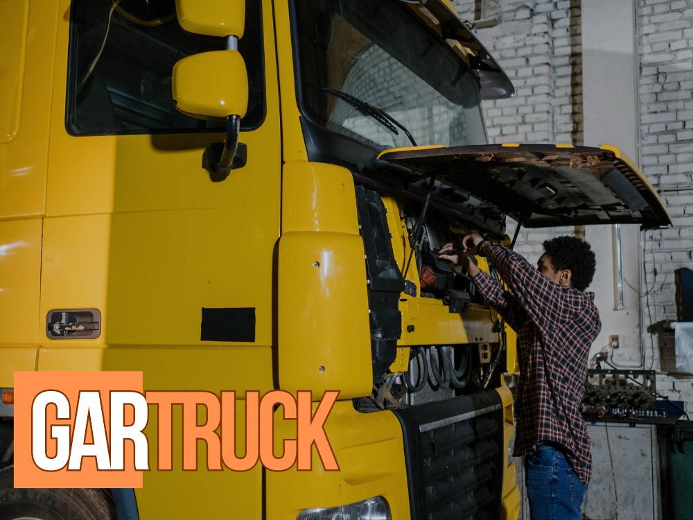 Gartruck Arıza Tespit Cihazı in a modern industrial setting, showcasing heavy-duty vehicle diagnostics.